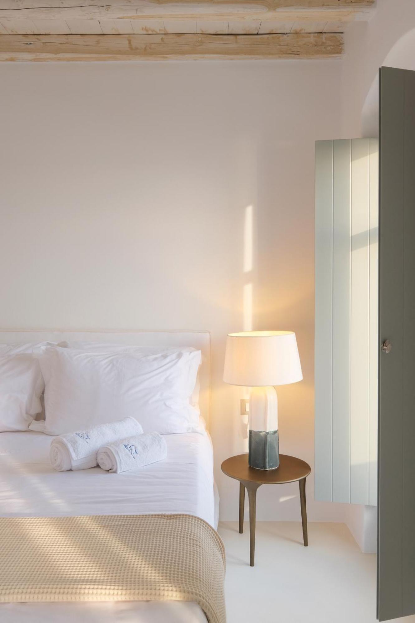 Odyssey Rock Milos Sunset Suites Πλάκα Μήλου Εξωτερικό φωτογραφία