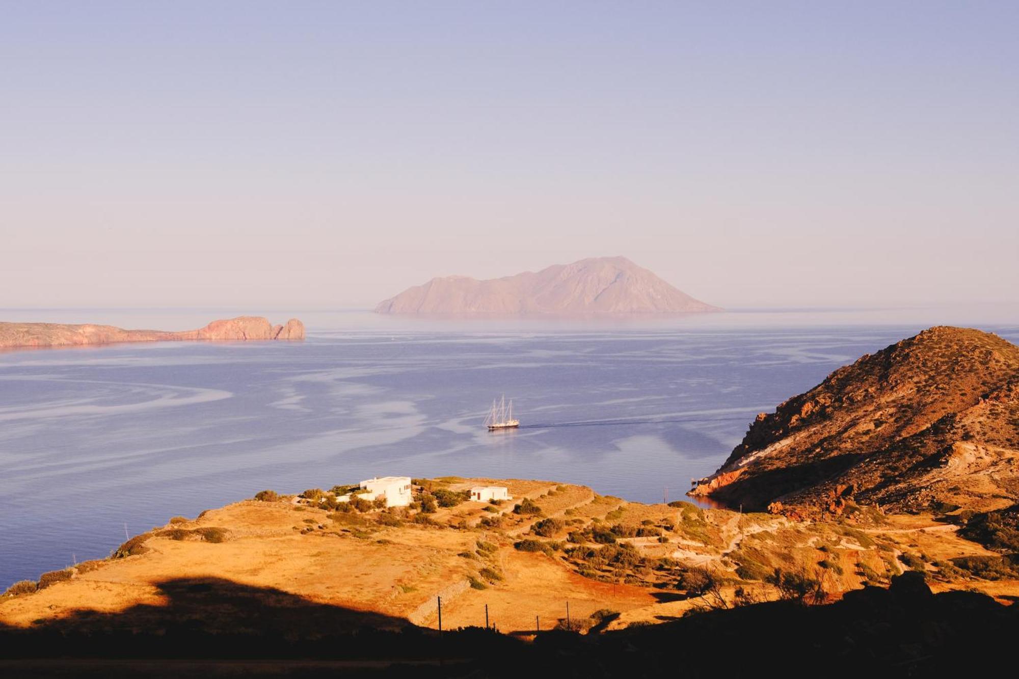 Odyssey Rock Milos Sunset Suites Πλάκα Μήλου Εξωτερικό φωτογραφία