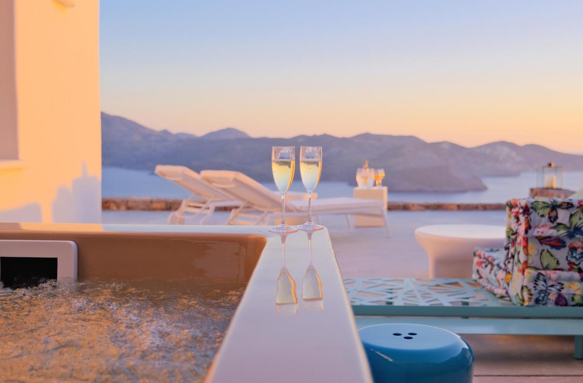 Odyssey Rock Milos Sunset Suites Πλάκα Μήλου Εξωτερικό φωτογραφία