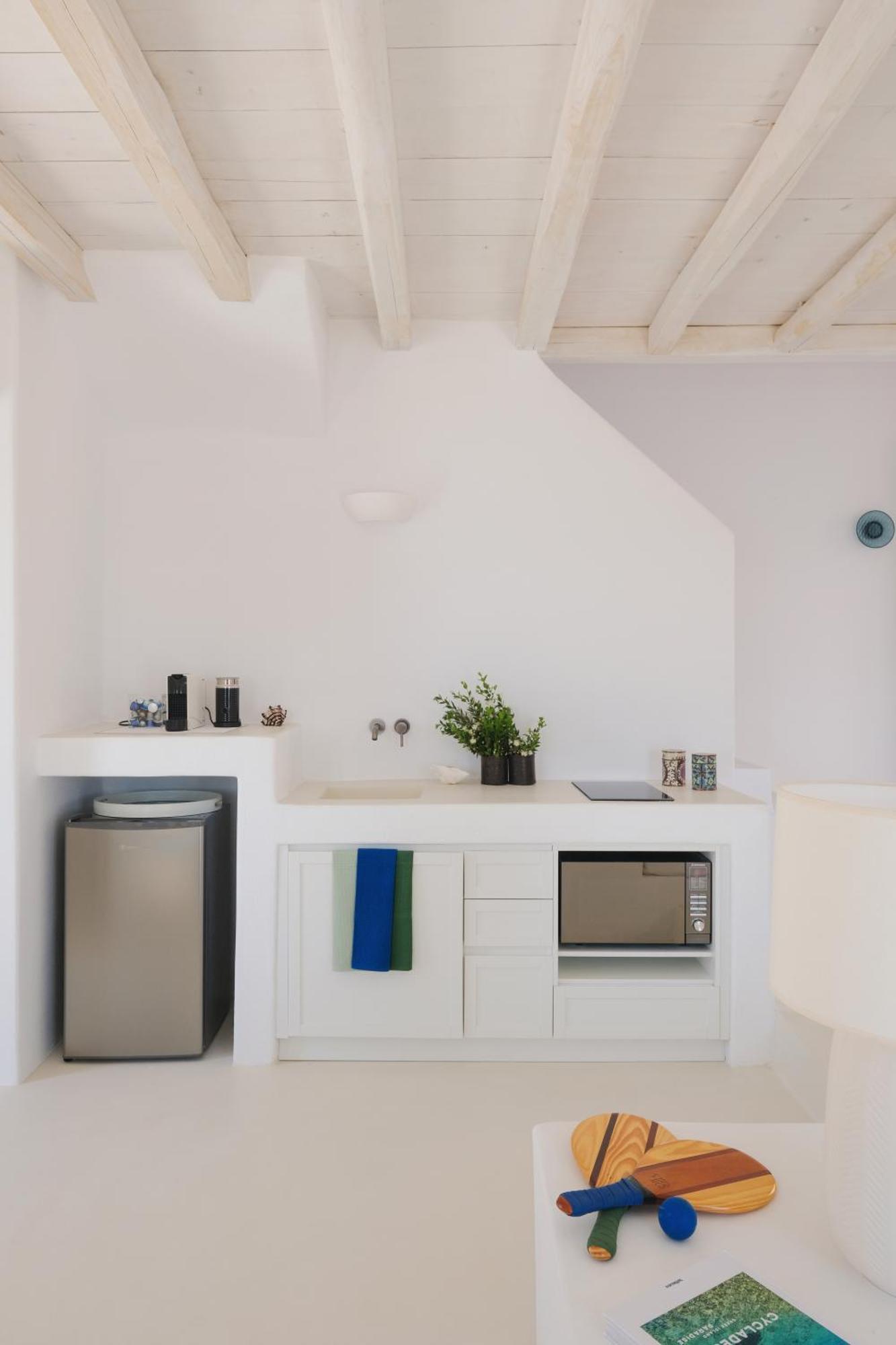 Odyssey Rock Milos Sunset Suites Πλάκα Μήλου Δωμάτιο φωτογραφία