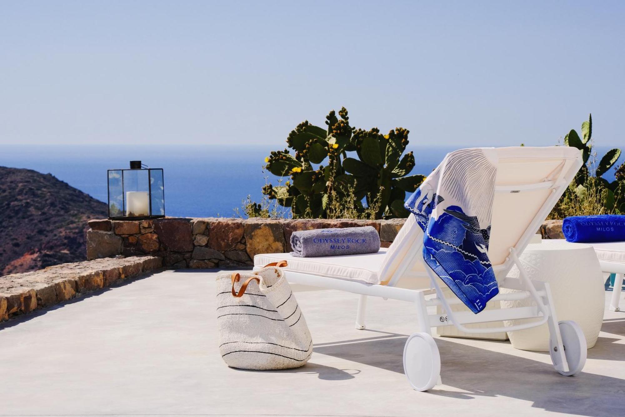 Odyssey Rock Milos Sunset Suites Πλάκα Μήλου Δωμάτιο φωτογραφία