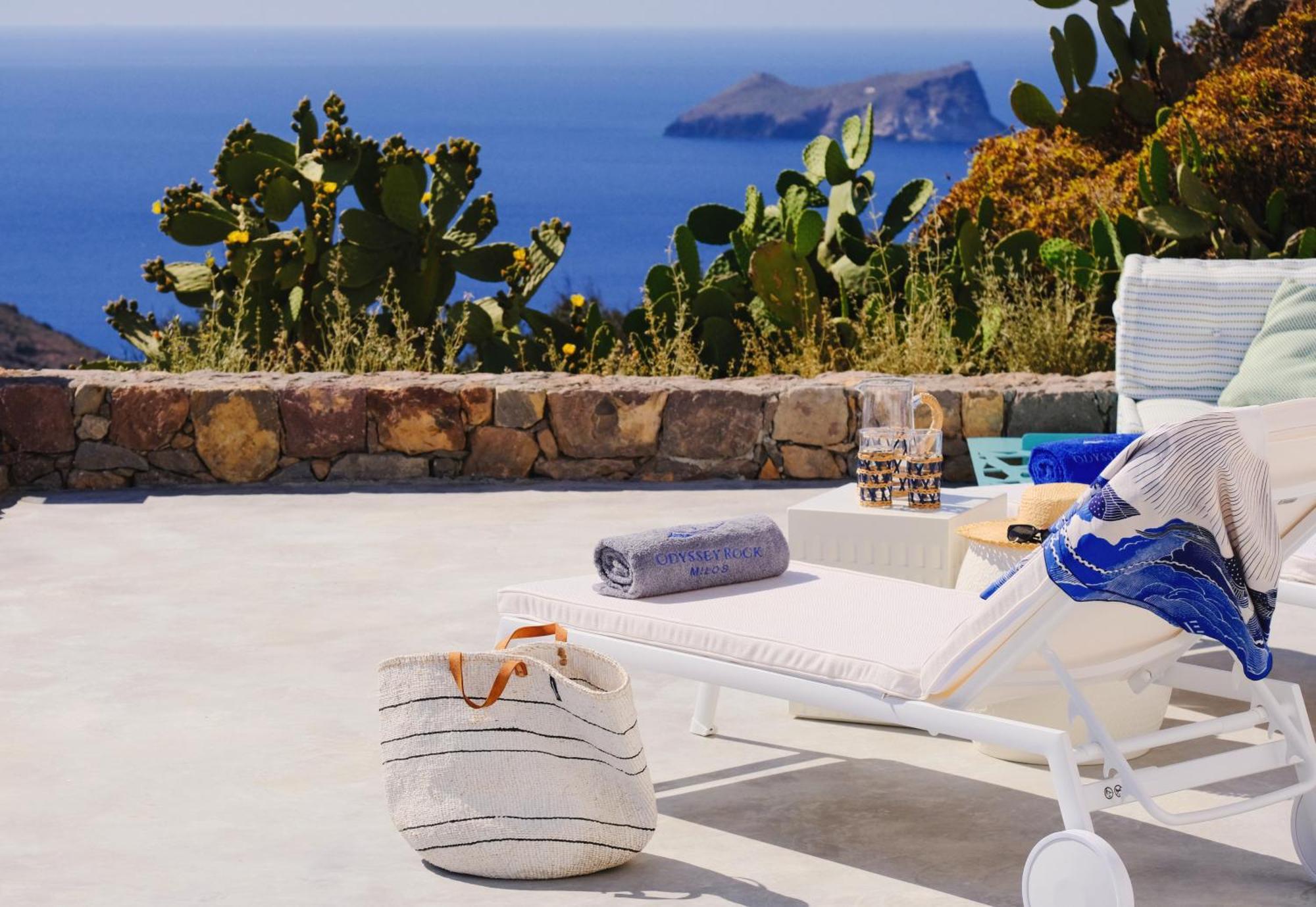 Odyssey Rock Milos Sunset Suites Πλάκα Μήλου Δωμάτιο φωτογραφία